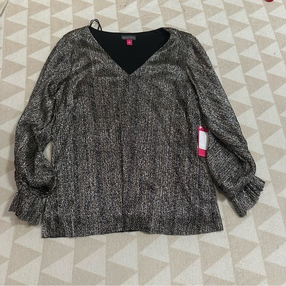 NWOT Vince Camuto
Women's V-Neck Long-Sleeve Smocked-Cuff Blouse - Picture 1 of 4